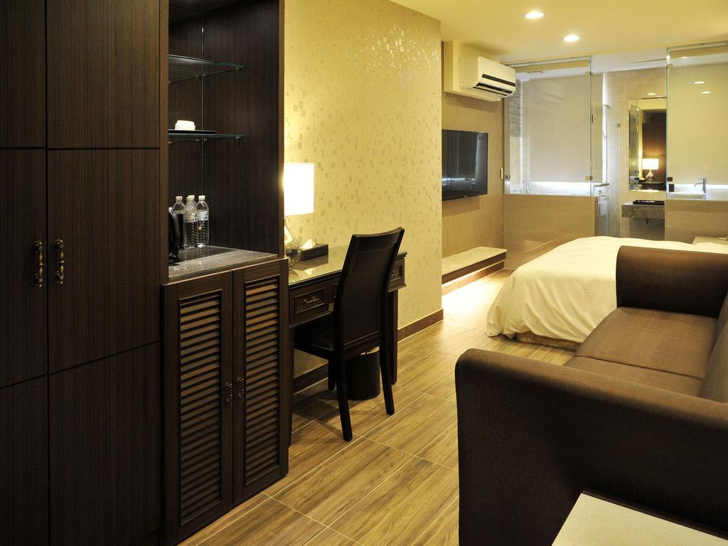 Maple Hotel Tainan Exterior foto