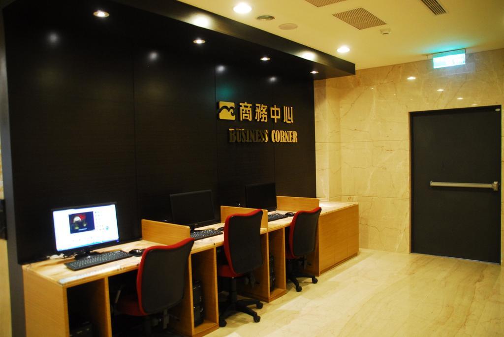 Maple Hotel Tainan Exterior foto
