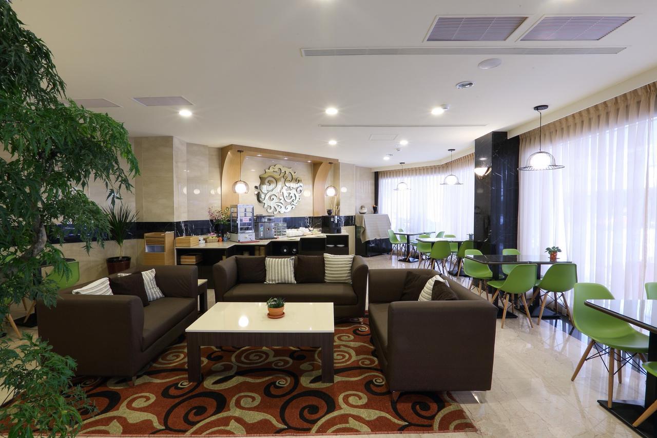 Maple Hotel Tainan Exterior foto