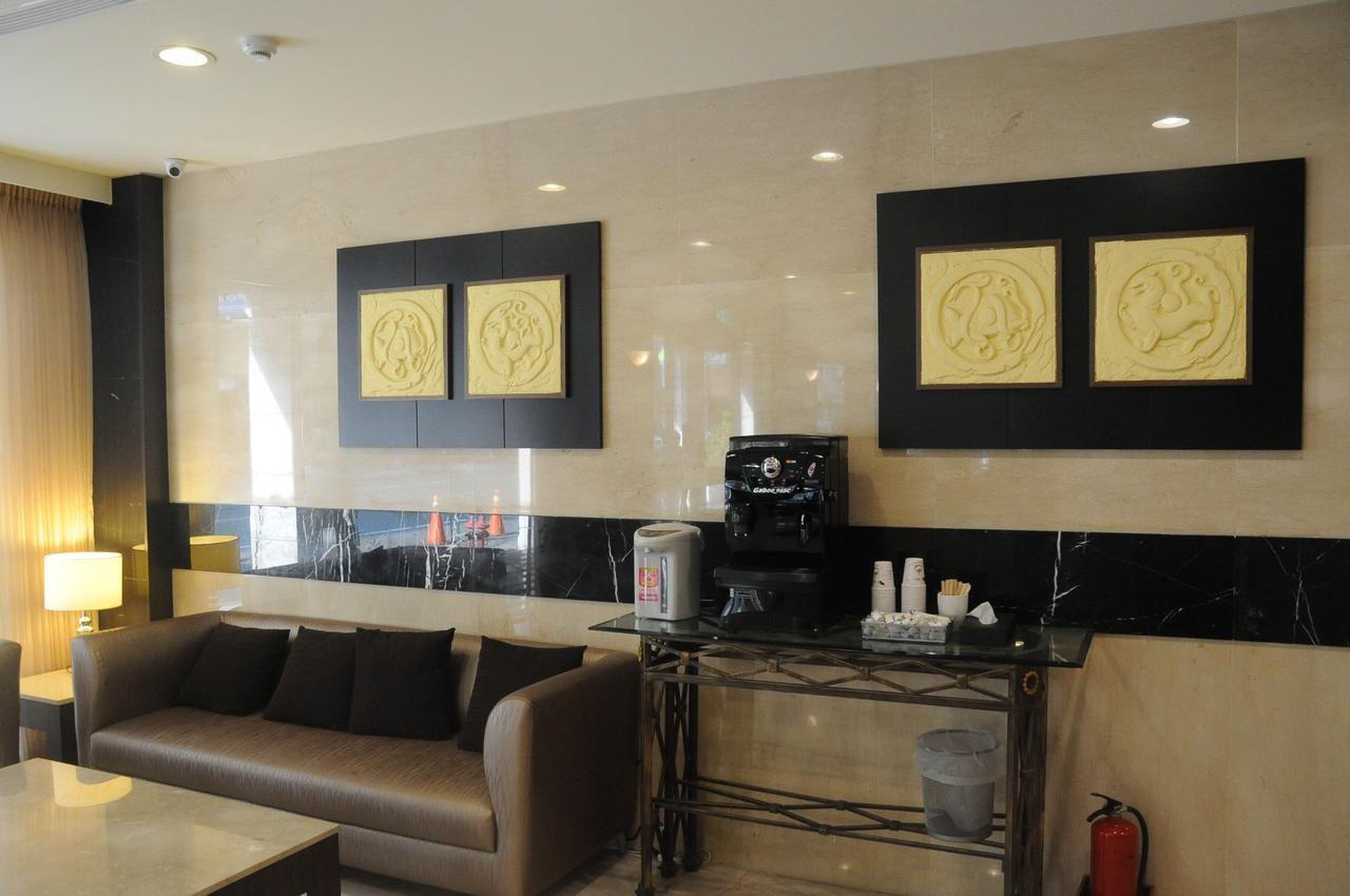 Maple Hotel Tainan Exterior foto